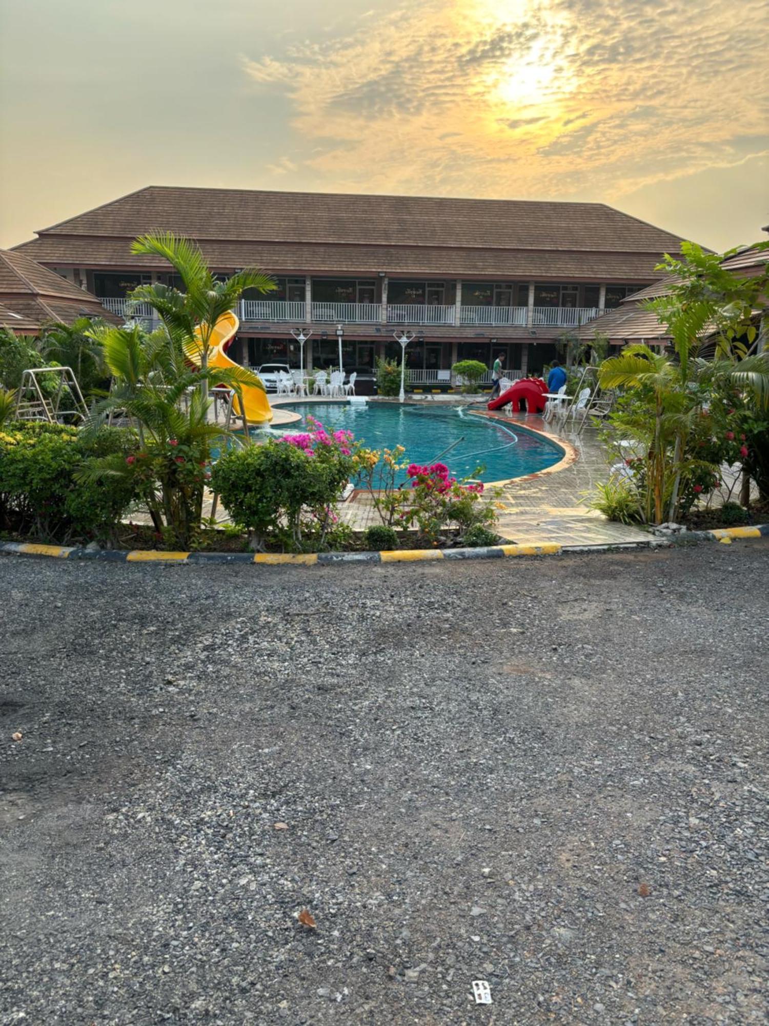 Baan Dara Resort Sara Buri Dış mekan fotoğraf
